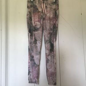 Lululemon light jogger pants